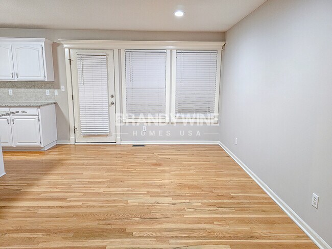 Building Photo - NEW LOWER RENTAL RATE LEASING SPECIAL: Rec...