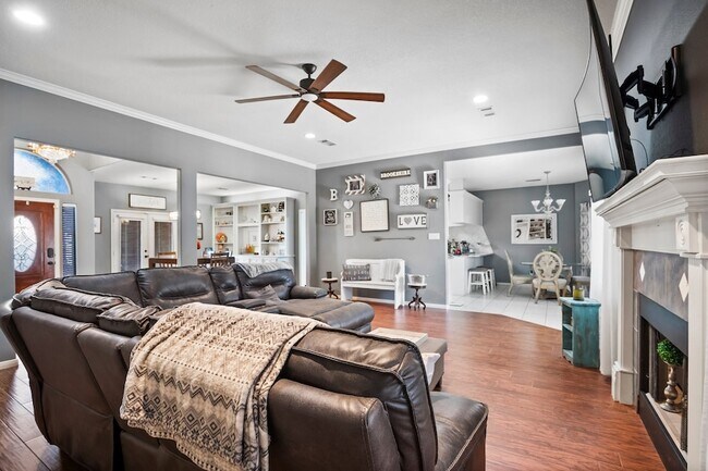 Building Photo - 9292 Deepwater Dr