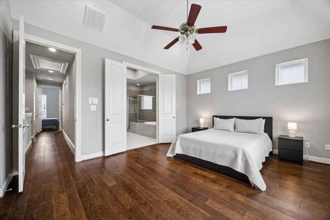 Building Photo - 1242 W 23rd St