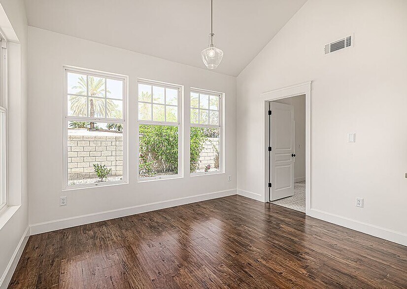 Building Photo - 122 W Cottage Ln