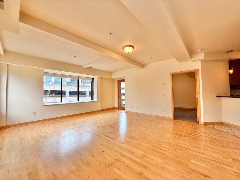 301 Living Room - 22 Dayton