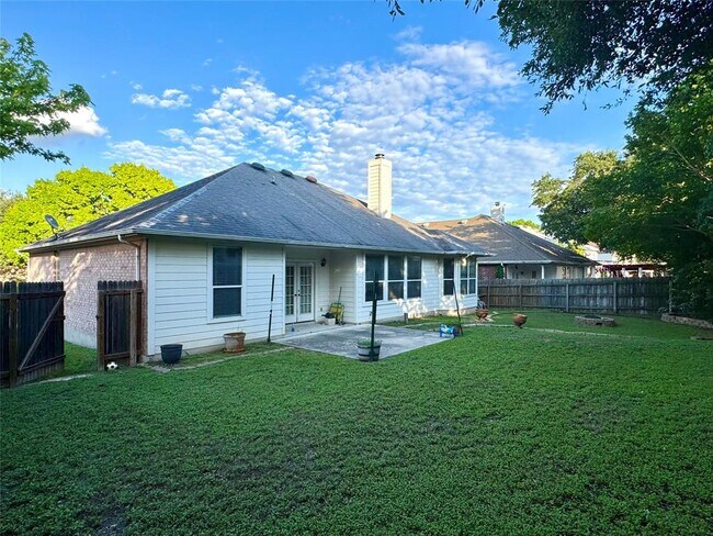 Building Photo - 1104 Vanderbilt Cir