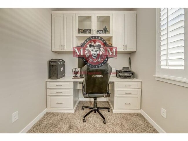 Building Photo - Beautiful 4 Bed 4 Bath Townhome in South J...