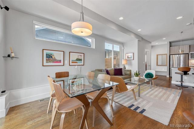 Building Photo - 556 Madison St