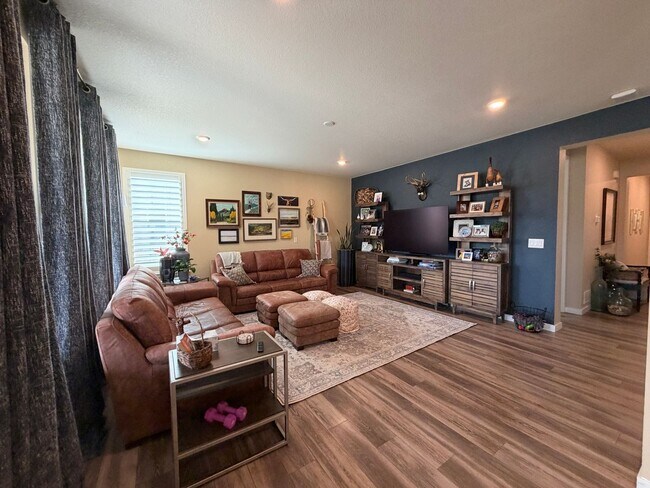 Building Photo - Exquisite Elizabeth Home