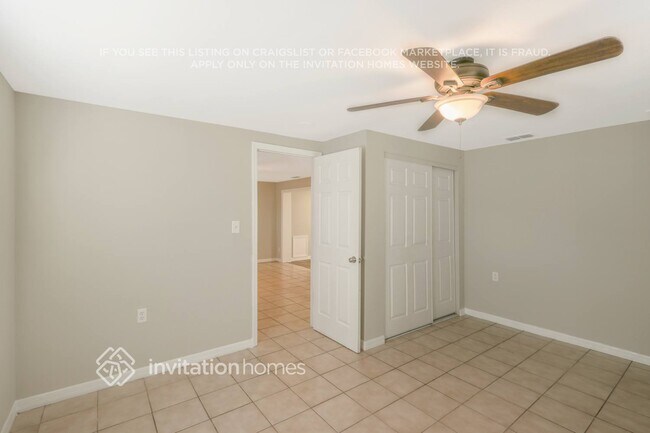 Building Photo - 10824 Oakdale Ave