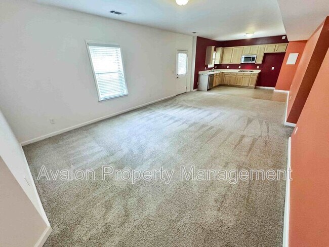 Building Photo - 2435 Manor View