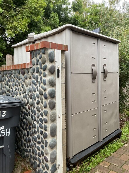 Big outdoor storage - 313 S Rios Ave