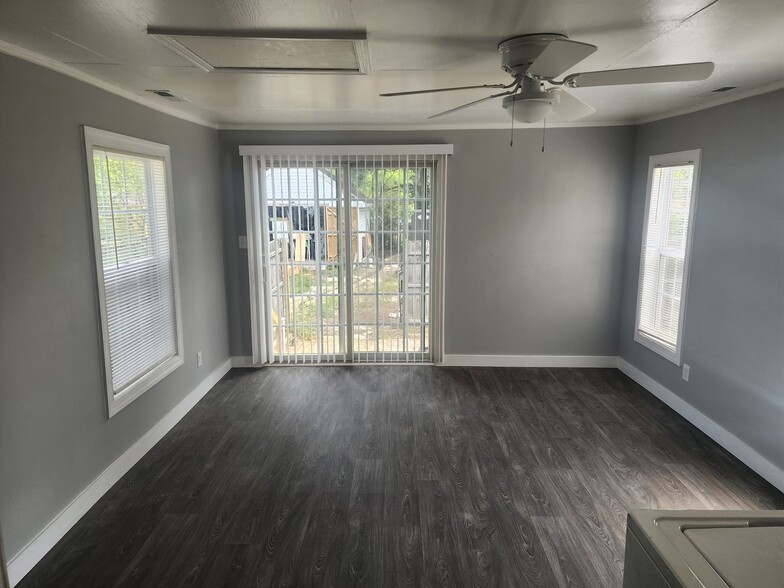 Building Photo - 136 Banneker Dr