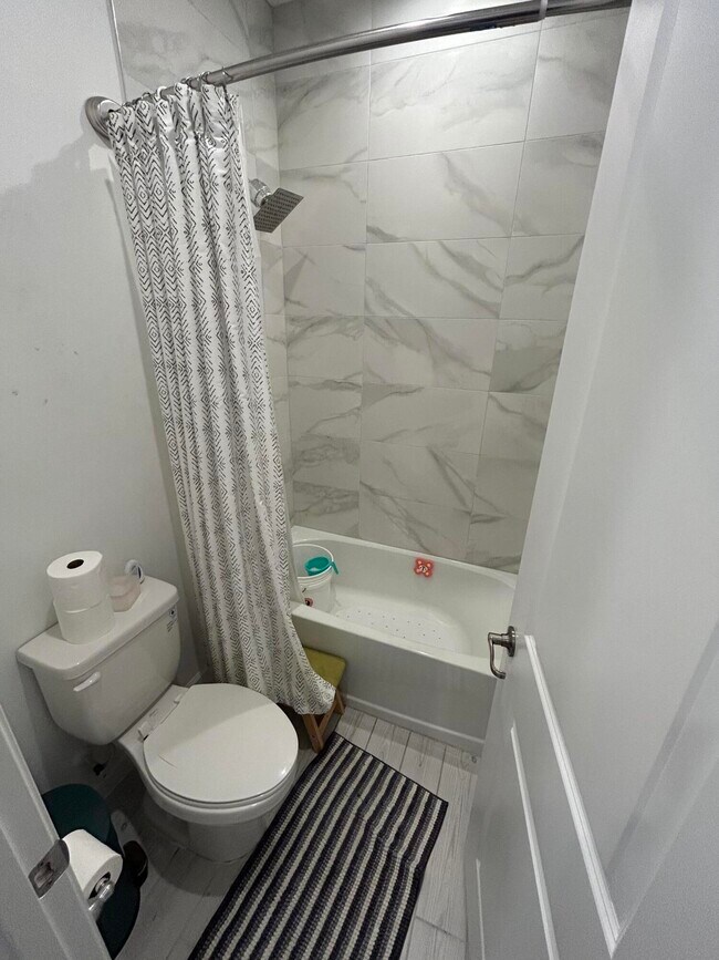 Building Photo - 12808 SW Eleanor Dr