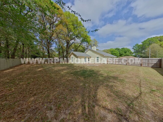 Building Photo - Charming 3-Bedroom Home in Crestview with Modern Features!