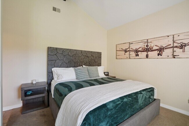 Building Photo - 29 Lakeshore Dr