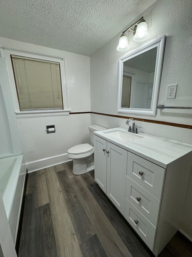 Building Photo - Single Family 3 bedroom