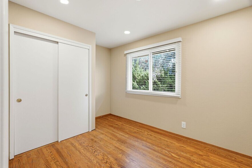 Building Photo - 12456 Newport Ct