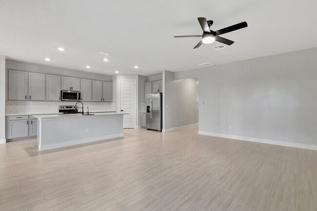 Building Photo - 8606 Dahlia Cir