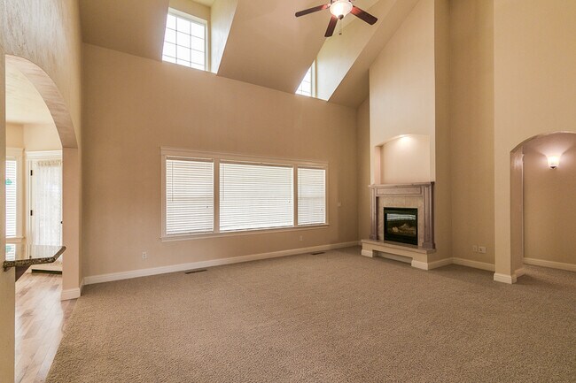 Building Photo - Beautiful 4-Bedroom, 3-Bath Home With Central Heat & A/C!