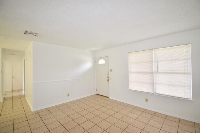 Building Photo - Welcome home to 6903 Tallahasse!