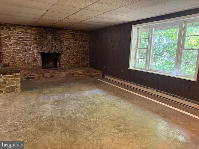 Building Photo - 11103 Putman Rd