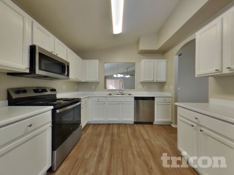Building Photo - 9215 W Sandra Terrace