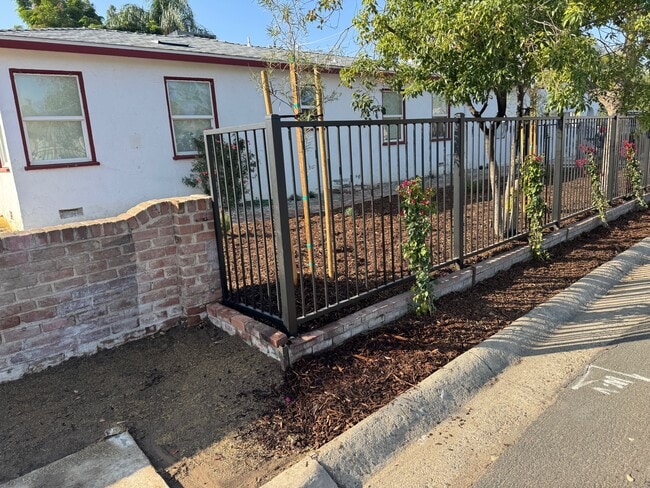 Building Photo - 2230 Alta Vista Dr