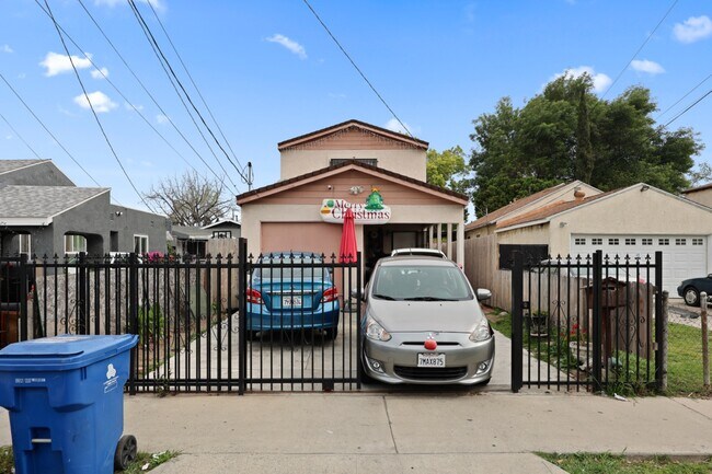 Building Photo - 1511 E 108th St