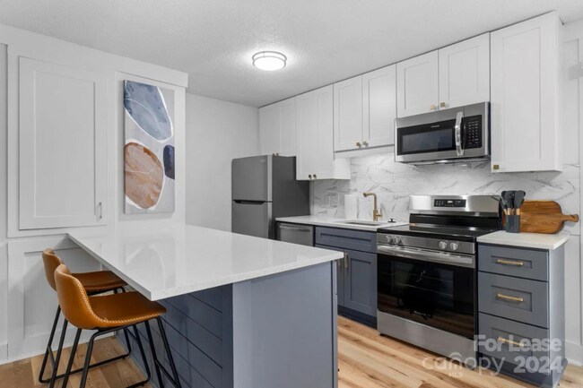 Building Photo - 230 13th Ave Pl NW