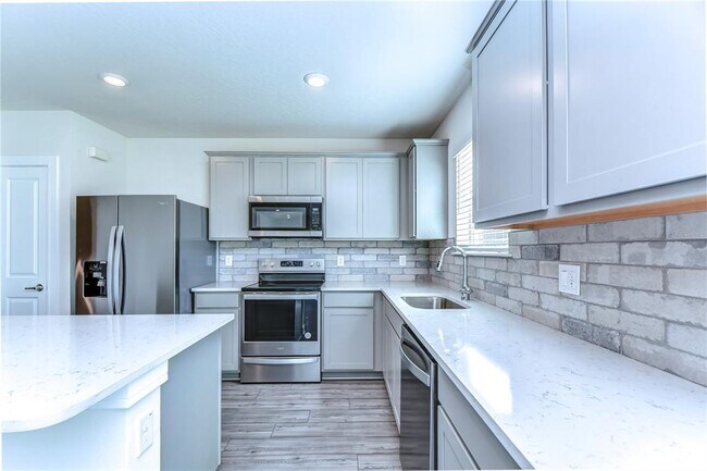 Building Photo - 30600 Thunderbird Dr