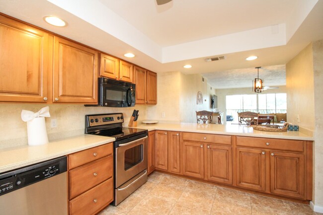 Building Photo - ** 2/2 CHARMING FURNISHED CONDO AT THE ISL...