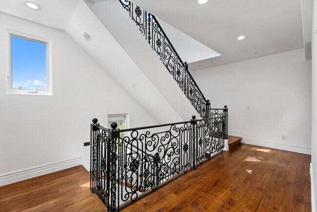 Building Photo - 26509 Via Sacramento