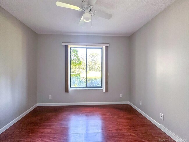 Building Photo - 1965 SW Silver Pine Way