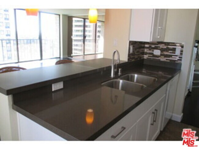 Building Photo - 10535 Wilshire Blvd