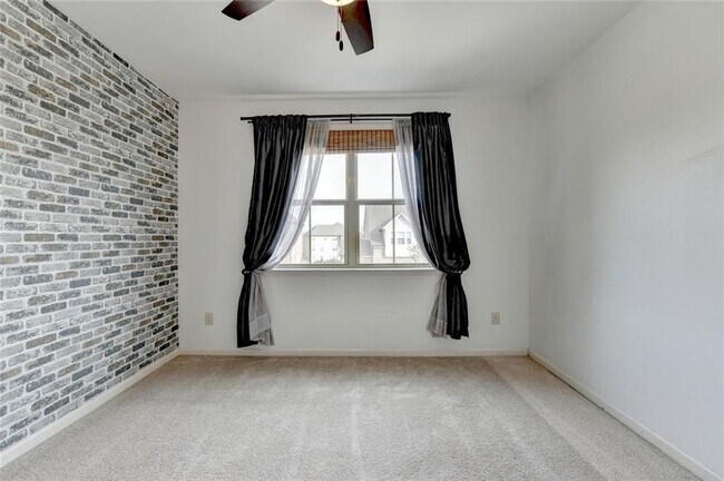 Building Photo - 2540 Maple Ridge Ln