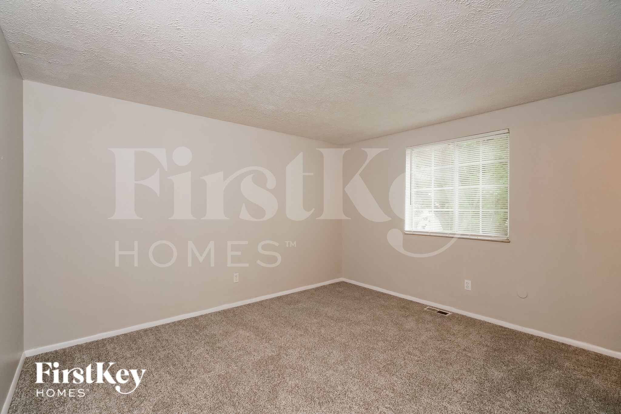 Building Photo - 10322 Woodhaven Cir