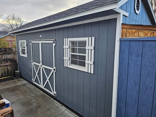 Building Photo - 1005 X Ave