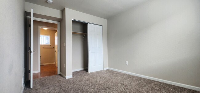 Building Photo - 1728 Hampton S