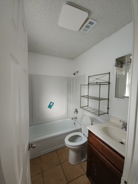 Building Photo - 1003 Bartow Ave