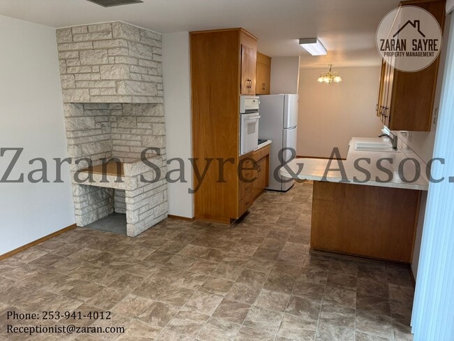 Building Photo - 215 - Perfect Location! Three Bedroom Charmer
