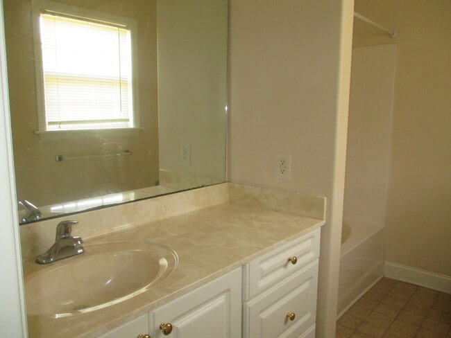 Building Photo - 128 Corinth Dr