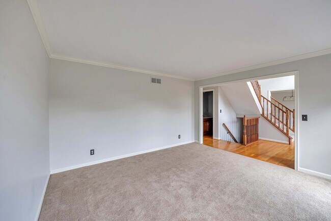 Building Photo - 1658 Grandview Dr