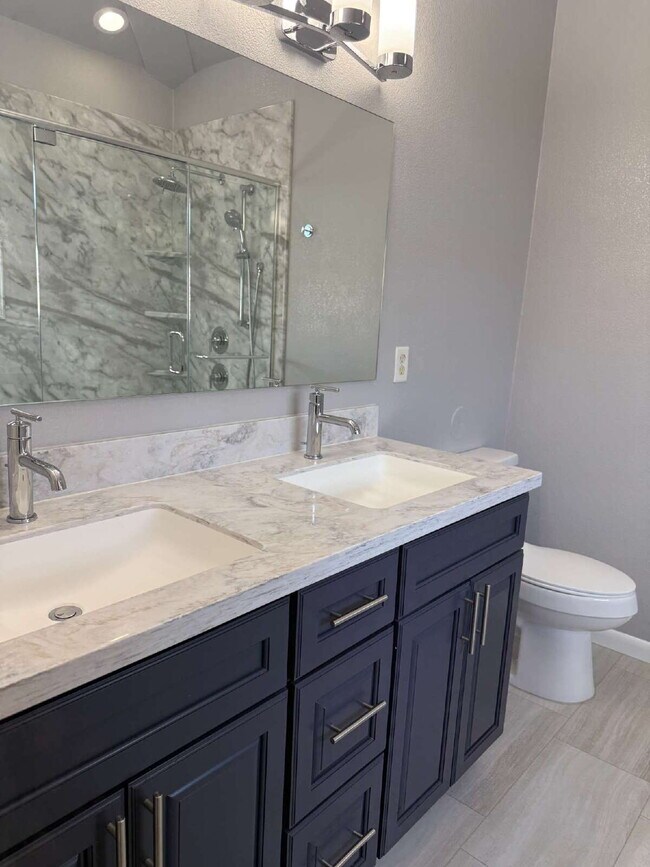 Building Photo - "Charming 3-Bedroom Retreat with 2 Full Ba...