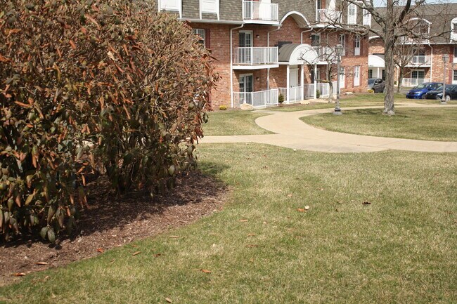 Building Photo - 201 Clubhouse Dr