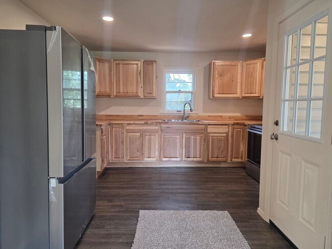 Building Photo - 2 bedroom home in West Bremerton