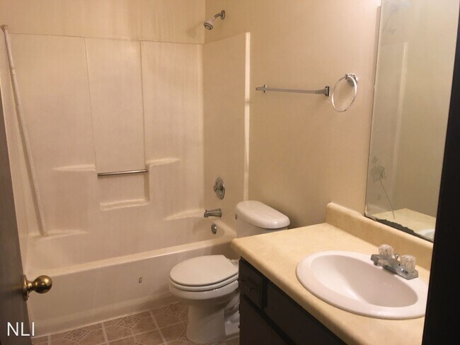 Building Photo - 2226-2228 Versailles Village Pl