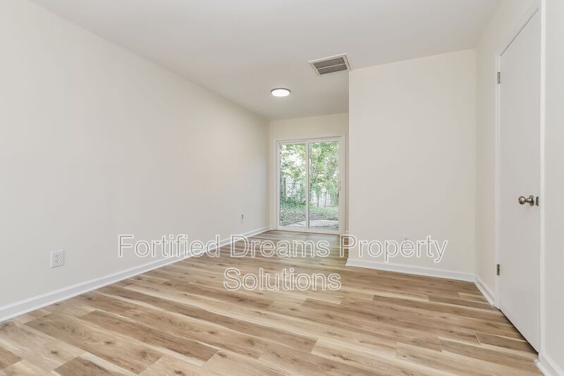 Building Photo - 1102 Campbell St