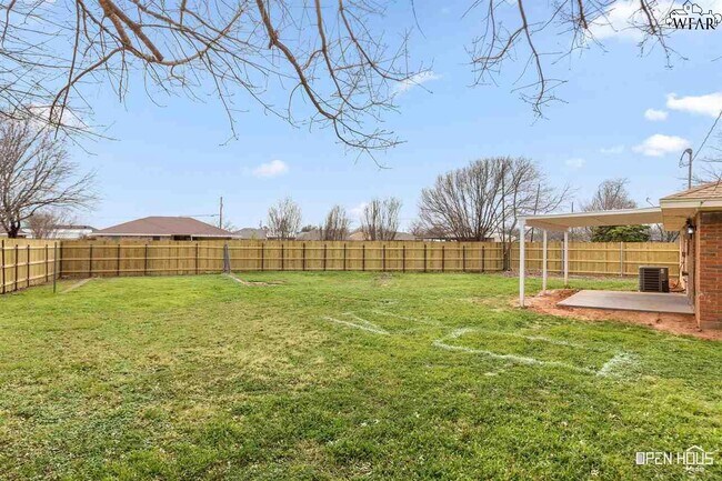 Building Photo - 300 E Garden Dr