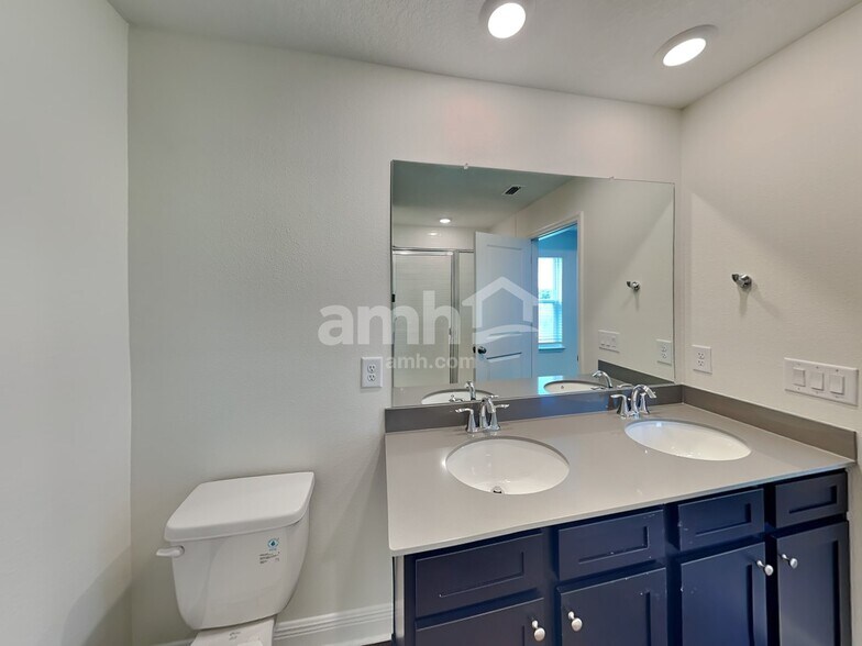Building Photo - 14604 Cedar Ml Dr