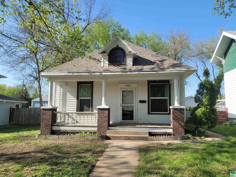 Primary Photo - 3429 6th Ave