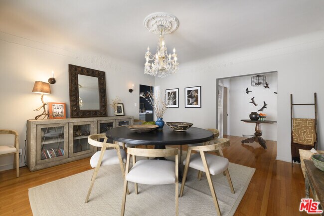 Building Photo - 148 S Orange Dr