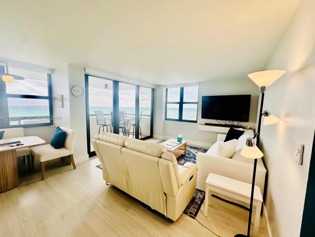 Building Photo - 2555 Collins Ave