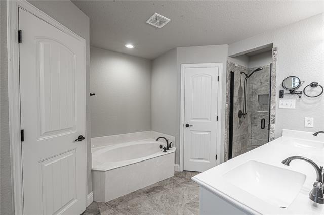 Building Photo - 325 Paloma St